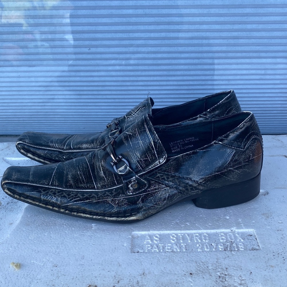 Delli Aldo Men’s Black Distressed Leather with metal Buckle Shoes Size 7.5